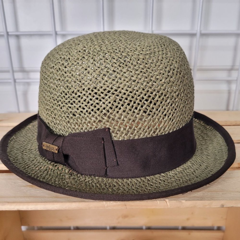 Delux Green Straw Cloche Hat size 7 1/8 Medium
